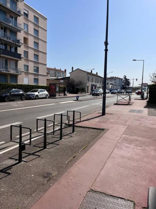 Le Pressense Apartment Venissieux Luaran gambar