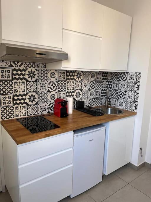 Le Pressense Apartment Venissieux Luaran gambar