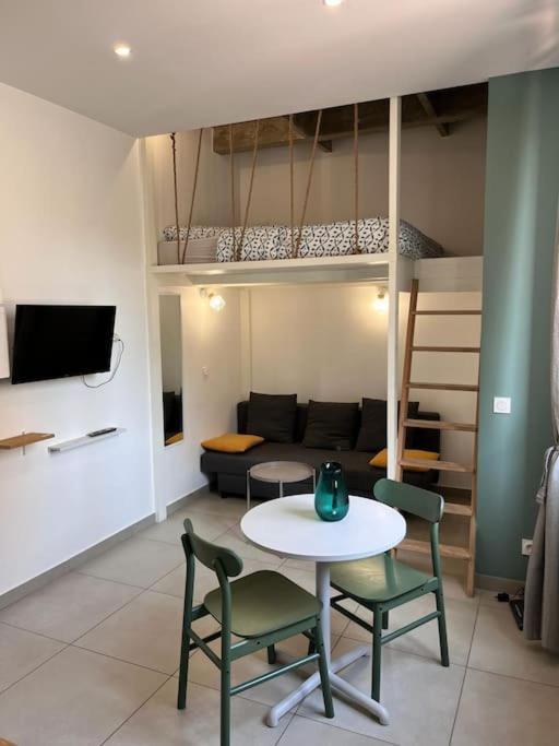 Le Pressense Apartment Venissieux Luaran gambar